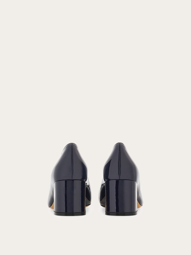 Pump with Gancini ornament - Image 4